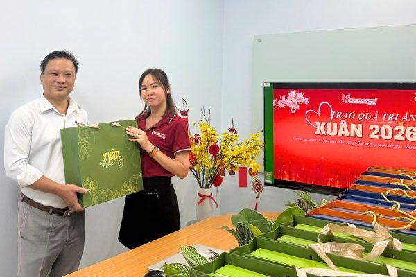 giving-gifts-of-gratitude