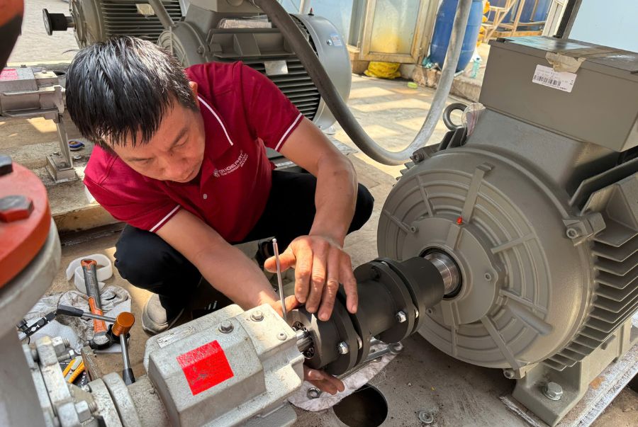 Install and adjust the disc coupling